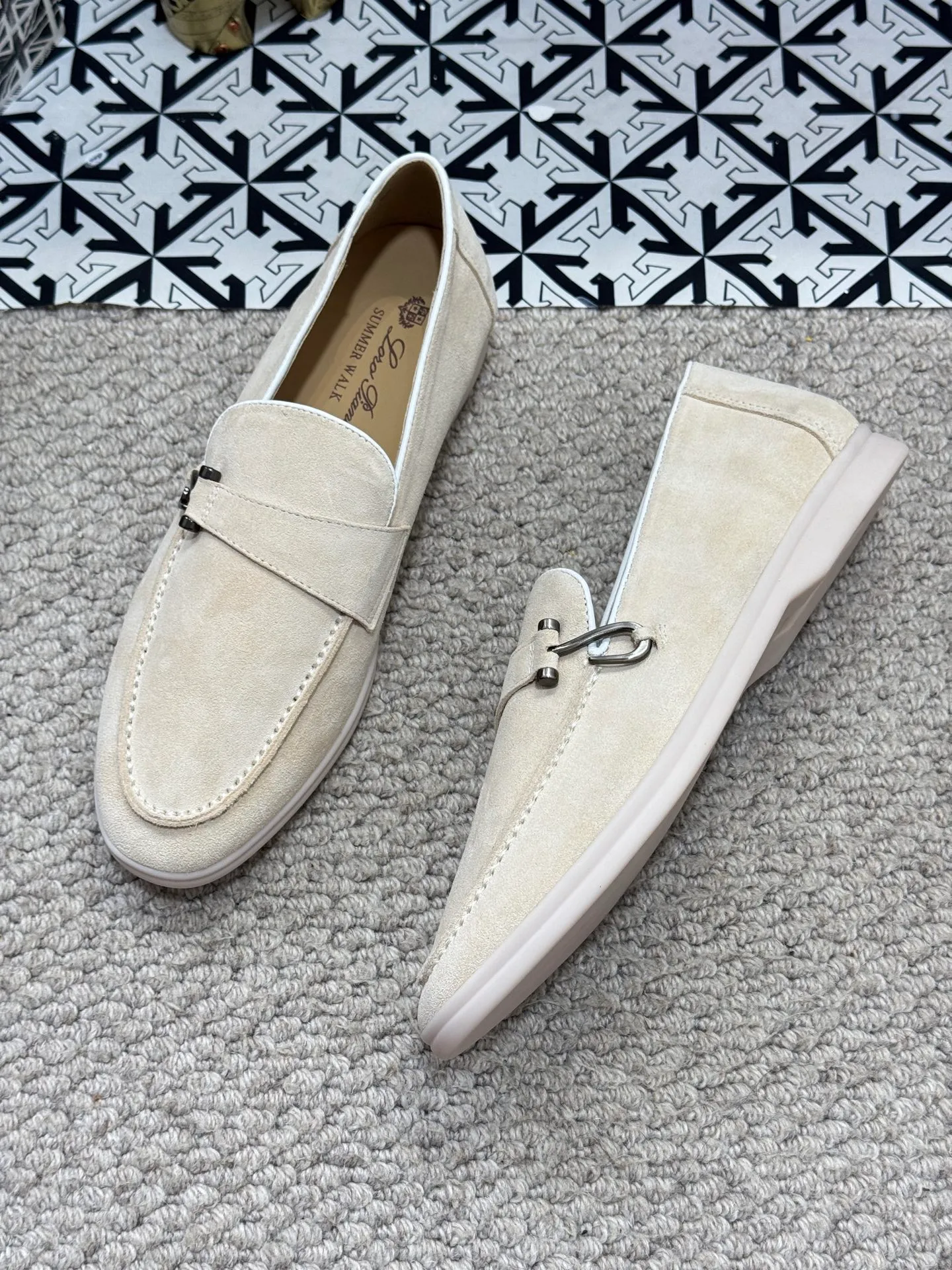 Men's men's shoes 💰380 [New model] 🍓🍓Loro Piana - LP couple model. The new moccasins are made of water-repellent treated suede uppers with rubber soles, a classic. The complex craftsmanship and meticulous structure make the shoes light and soft, allowing you to walk comfortably and freely. Perfect for wearing at the beach or out in the water during the summer. Size: 35-44 (45 customized MH)